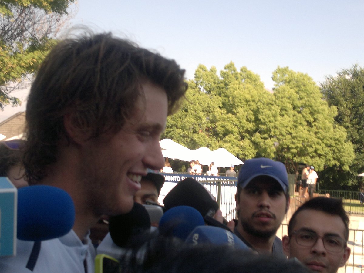 RadioSportChile's tweet photo. (PODCAST) @NicoJarry, tras el título en singles del Challenger de Santiago 2: “Estoy muy feliz por el título y el Top 100, son sueños cumplidos”
El detalle acá: https://t.co/43s5YbaOGD #MovistarOpen https://t.co/Ty2mDwJtD9