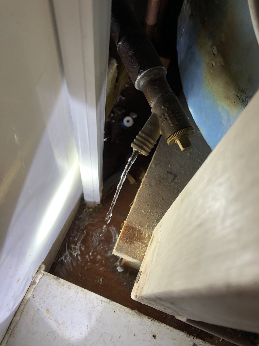 Andy_J_Mayar's tweet photo. Possibly the easiest leak I’ve had to find, drain off on the hwc! If only the landlord looked there would of saved him some damage. Now time for a shower and a cuppa to relax. #plumbing #drainoff #leaks #hwc #trades https://t.co/35aSZrW1ha