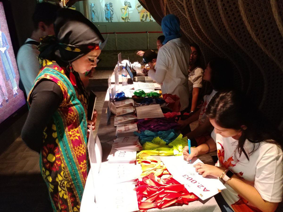 Hiruk pikuk pendaftaran #IndonesiaMenari2017 dari Jakarta, Bandung hingga Solo tergabung dalam harmoni kebhinnekaan. #MariMenari