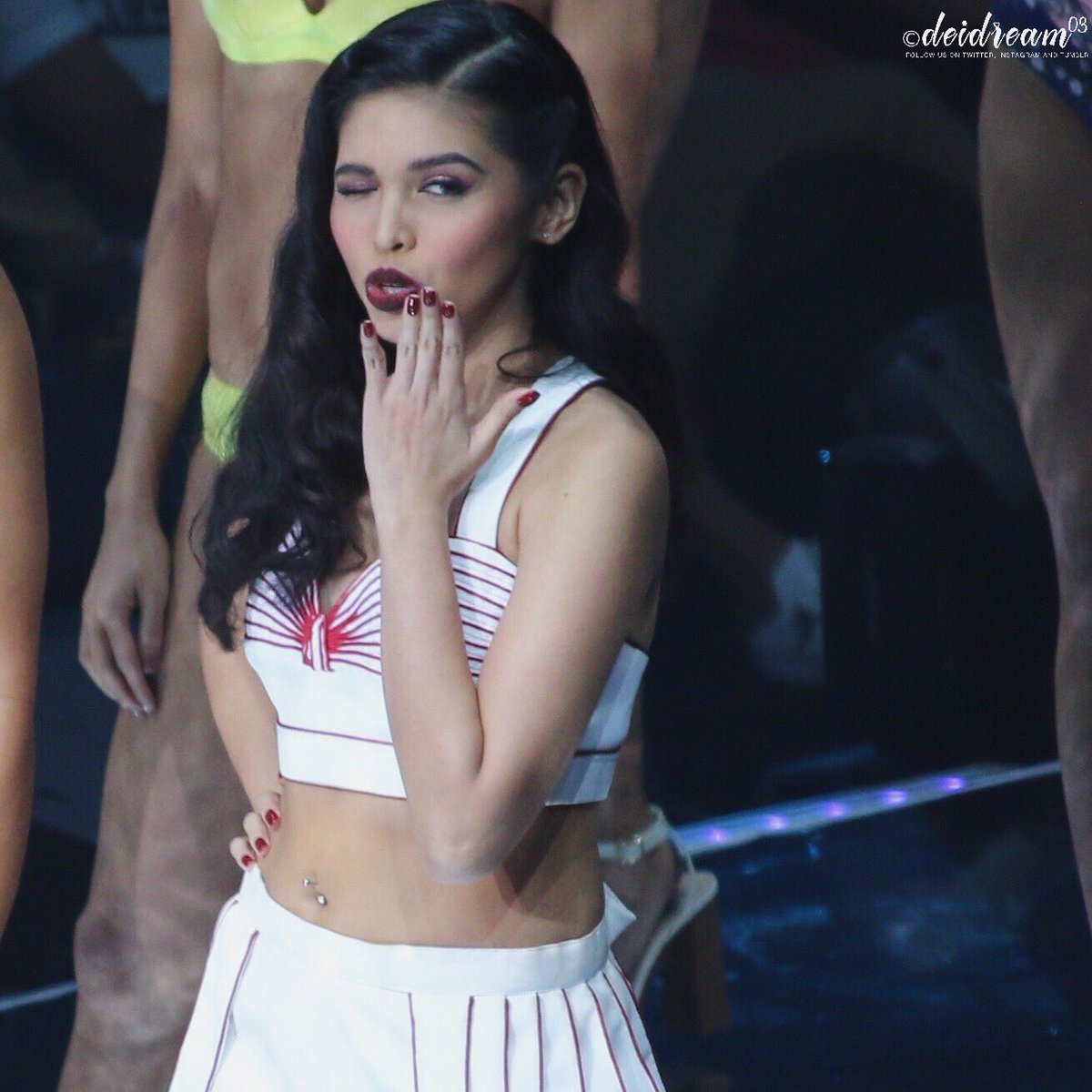 DEIdream03's tweet photo. [HQ] 171118 — @mainedcm #MAINExBenchUnderTheStars #MaineMendoza https://t.co/rKa6mR7sln
