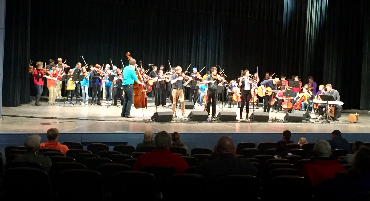 dj_roclo's tweet photo. Love to see the new generation of @MonaShoresOA Fiddlers with bands like @TheFoundingBand Super fun show tonight! https://t.co/NKvFkd6X8g