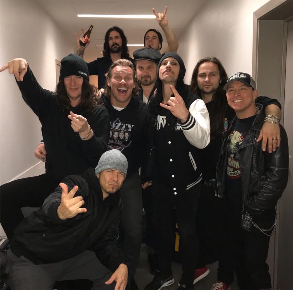20 amazing shows, so many highlights, so many new friends, so many great crowds... we gotta do this again!!
#HardcoreSuperstar #Fozzy #MadameMayhem #LastBand #ChrisJericho