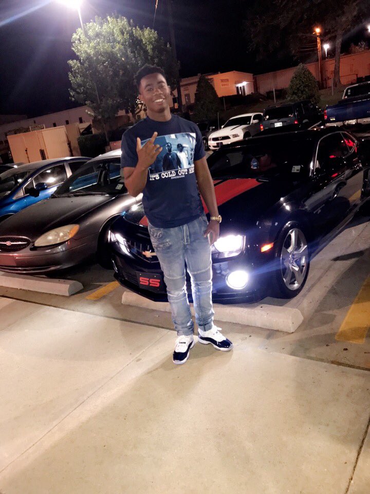 FourSoSavage's tweet photo. I wonder who gone be there for me when shit looking ugly💯 #freeprice https://t.co/jj6OVv6EuX