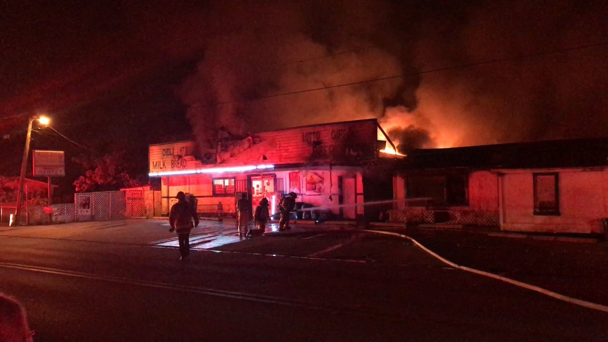 Winter Garden Bradleys store on fire. <a href="/wesh/">WESH 2 News</a>