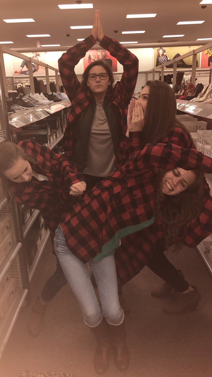 Ell_Kay_Bee's tweet photo. i'm kind of obsessed w lumberjacks right now and all i have to say is, "once you go lumberjack, you'll never go lumber back"🌲❤️ https://t.co/EdShmT3jxu