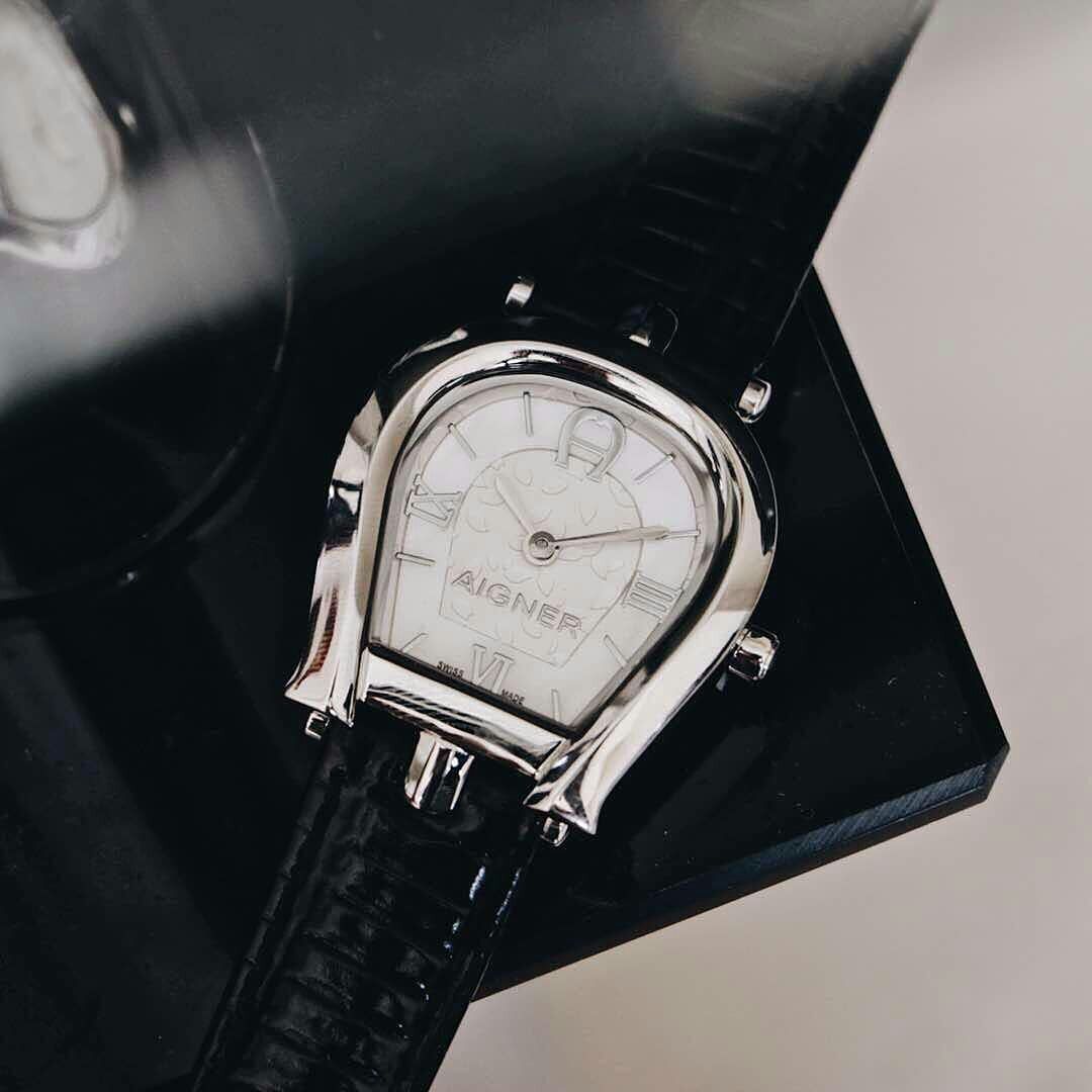 PondokJam's tweet photo. classic and silver, perfect for you dream catchers
WA 085921012102
#aigner #jamtanganaigner #aignerwatch

https://t.co/g5Onr3LdXK https://t.co/rS8NiPi8z7