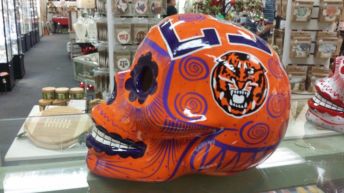 Tilly33368's tweet photo. @goldend55 Hey look!! #Wrongcolors https://t.co/TnV8NAvB50