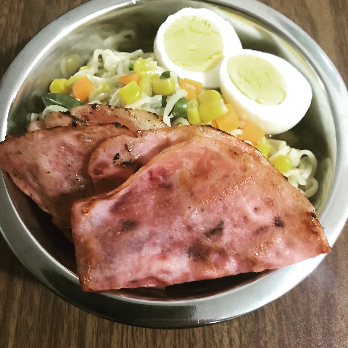 LexTracy_'s tweet photo. I was really craving #ramen so I decided to make some. Turned out pretty delicious. #Yum https://t.co/whJevTiUi8