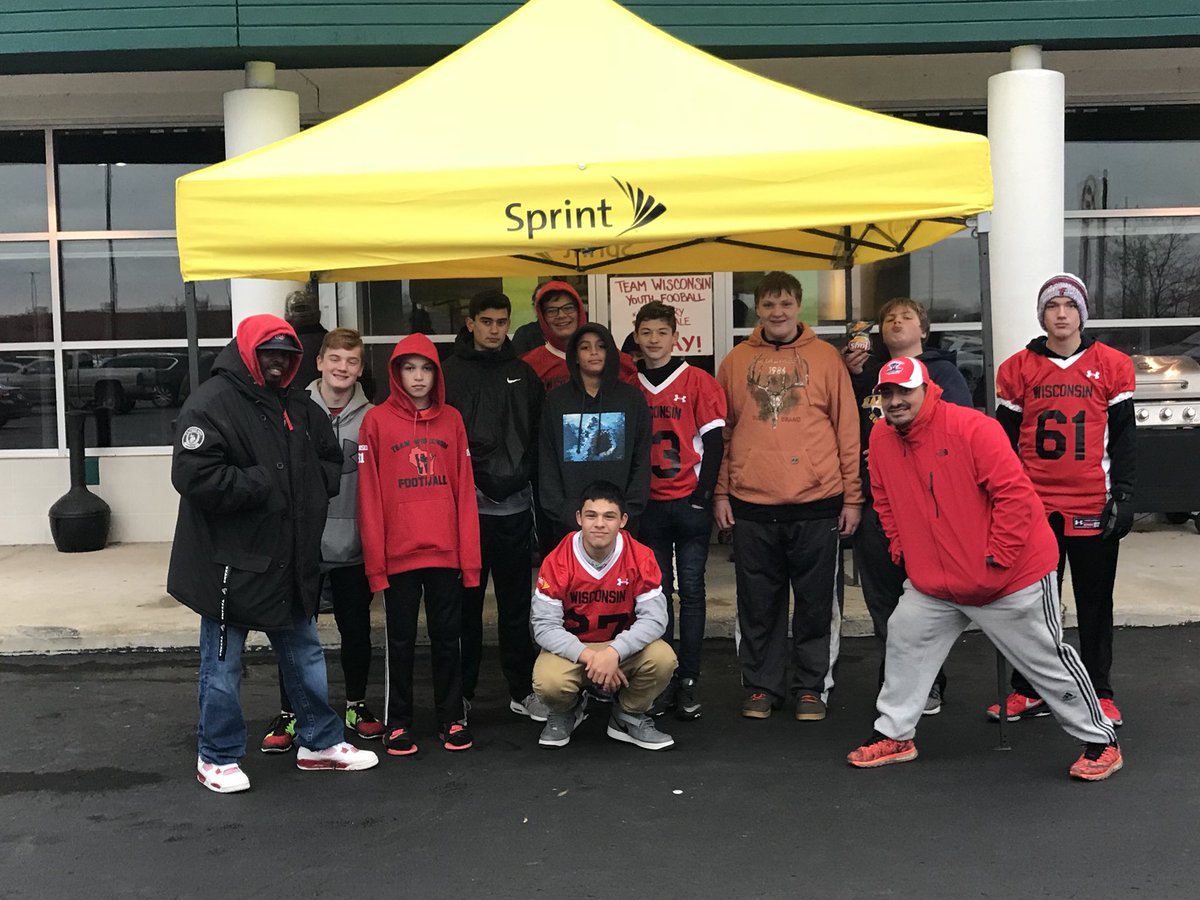teisner3's tweet photo. #sprintsponsorship #fundraising#bratfry #outlaws #teamwisconsin #espnbound #cantonclassic @DGidelski @jimmills22 great day! https://t.co/vU5QLal2sp