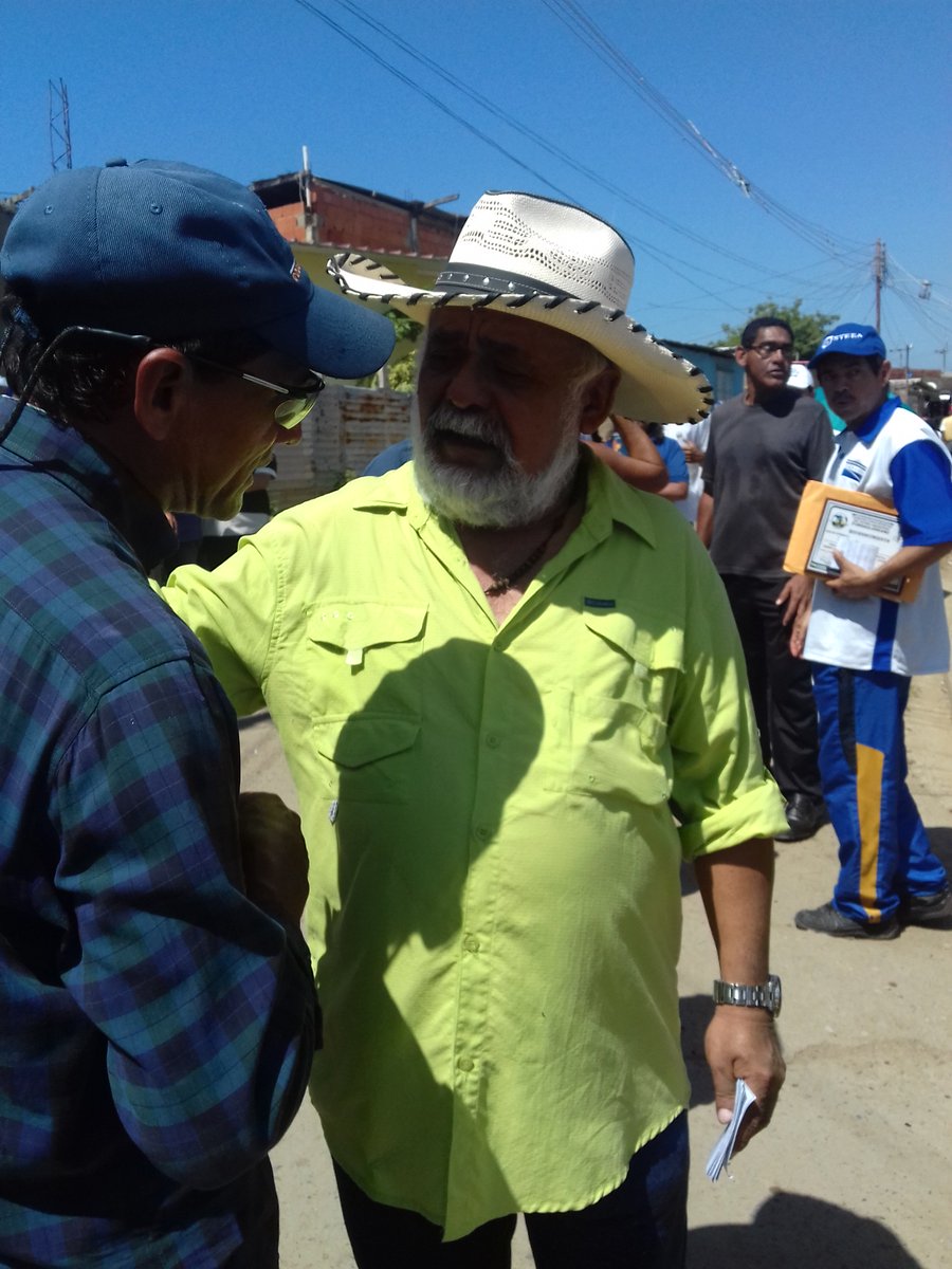 Manuel_Tison's tweet photo. El casa por casa de #Hoy fue exitoso llevamos esperanza al sector de las casitas #VamosPorElRemate fuerza #Tison https://t.co/JxSA2z64yr