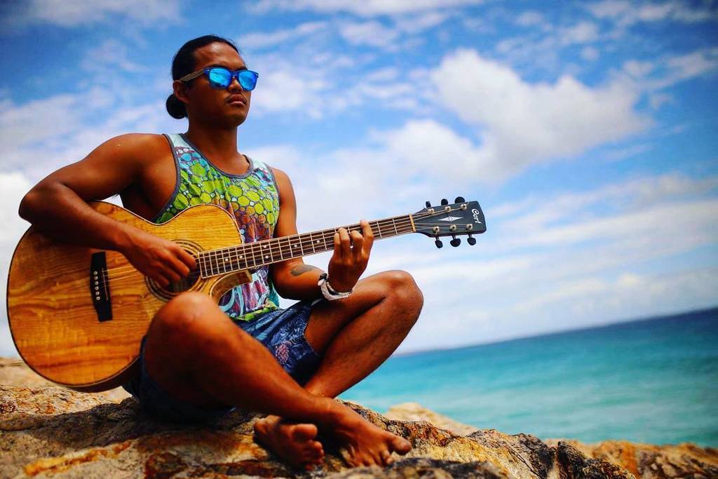 KuyaHowler's tweet photo. Singing it up on the healing grounds of #adderrock in North Stradbroke Island #Minjerribah.
This December 2nd I have a show with the talented multi-instrumentalist @tay_oskee_music at the Milk Factory Brisbane, I'd love to see your faces there! πΈ@stevenfiji https://t.co/vZPHSPJqnp
