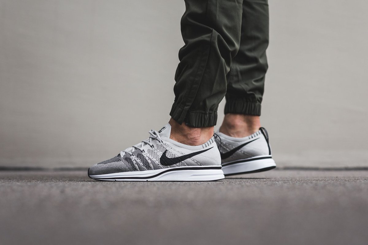 nike flyknit trainer pale grey