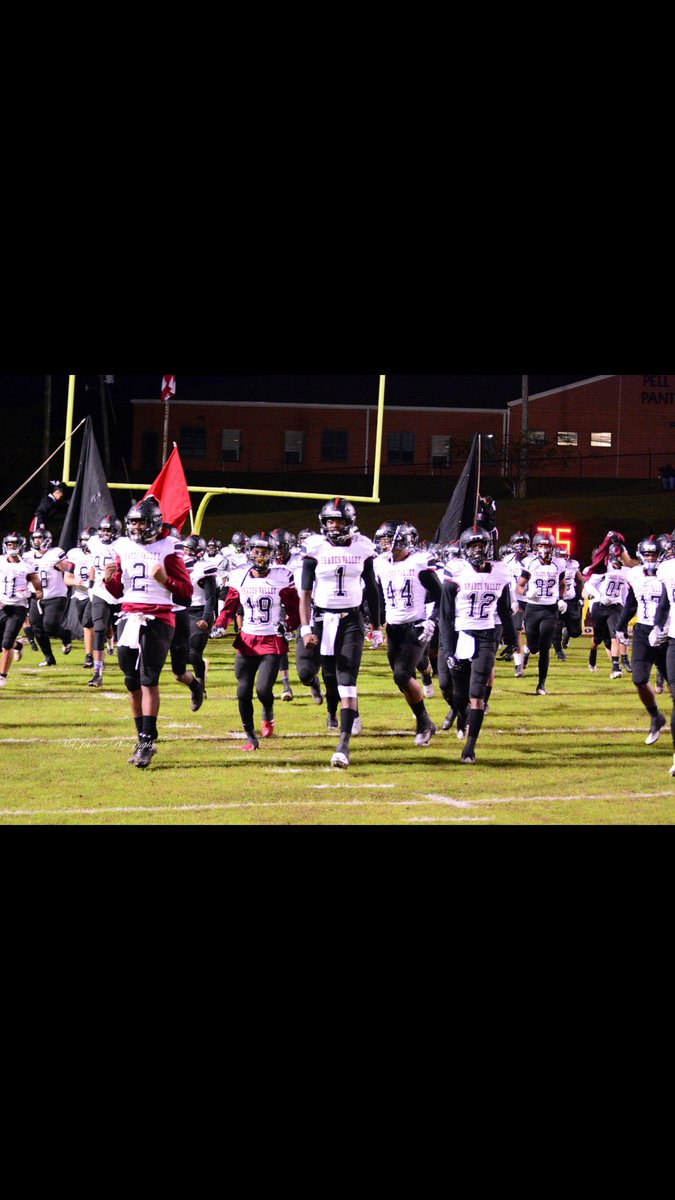 KingTeePee23's tweet photo. 2-8 my sophomore year to 5-5 my junior year to 8-4 my Senior year.  @ShadesValleyFB thanks for giving me the best Friday Night Lights experience that I️ could ever ask fof. Coaches and Players thanks for the wonderful Senior Season I️ couldn’t ask for more‼️🏈💪🏾❤️⛓💸 https://t.co/Py29DiW9QH