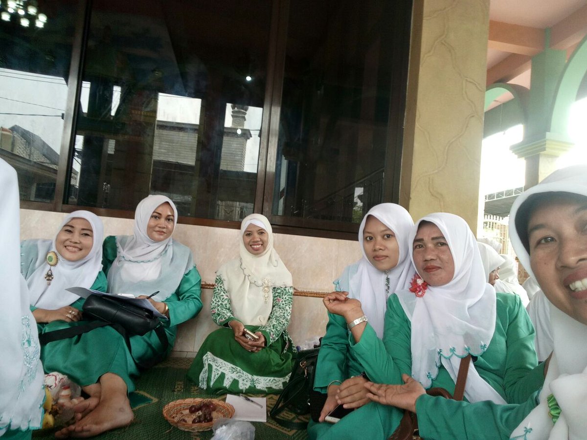 DPCPBGresik's tweet photo. @DPAC fatayat menganti dan @DPCPBGresik. Sama berjuang untuk PKB https://t.co/ZYlVjiIMsa