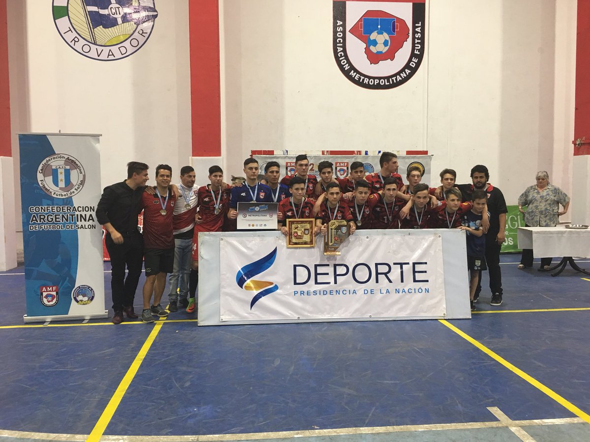 <a href="/Colomac/">Javier Mac Allister</a> @ArgentinaFutsal <a href="/adostoquesfut/">A Dos Toques Futsal</a> <a href="/chicheferro9/">Chiche Ferro</a> salud Metro Campeón del Argentino de Futsal jugado en Vte López . Ah , lo vas a ver por deportv para todo el pais .