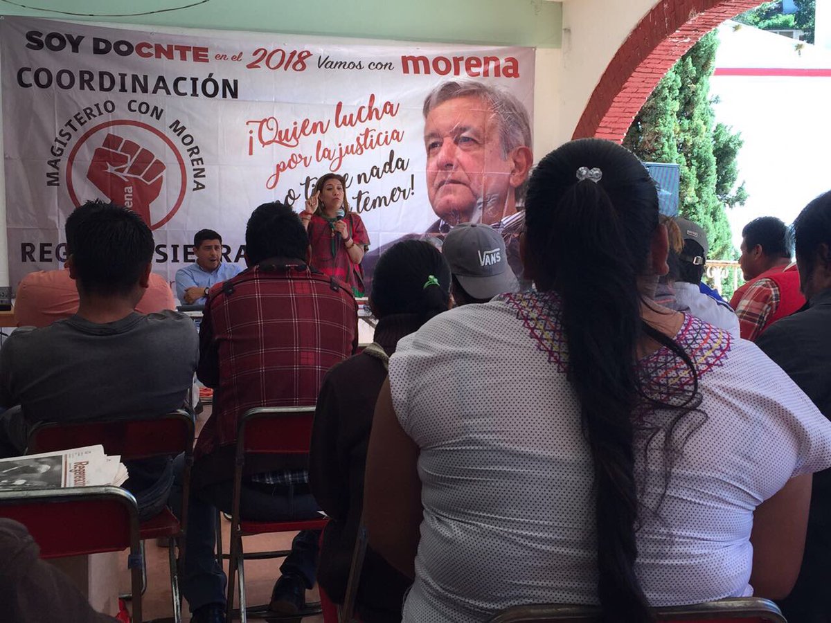 MaestrosConAMLO's tweet image. Hoy se realizó un encuentro regional de la coordinación #MagisterioConMorena en la #SierraMixe contando con la presencia de @salomonj y @NancyOrtizOax fortaleciendo con esto la ruta para el cambio verdadero del país. En el 2018 @VamosConMORENA y @lopezobrador_ #Oaxaca #México