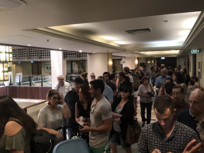 InformaAlMinuto's tweet photo. 🔴ULTIMA HORA: Chilenos hacen fila en #Sidney (#Australia) para cumplir con el deber cívico en estas #EleccionesChile2017.

[Fotos via @Mauricio_L_Vera] https://t.co/kOea47rMwM