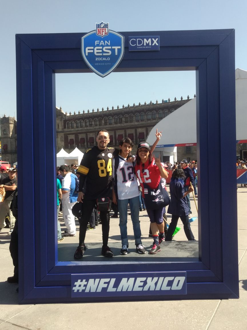 gabbie_viquez's tweet photo. #NFLFanFest ¡De verdad, nos divertimos como niños! #Felices #NFLMÉXICO 🏈💞😎 @Touchdwnmx @memesnfl_xtremo @PatriotGirlsMex @nflmx https://t.co/r7vh6EZari