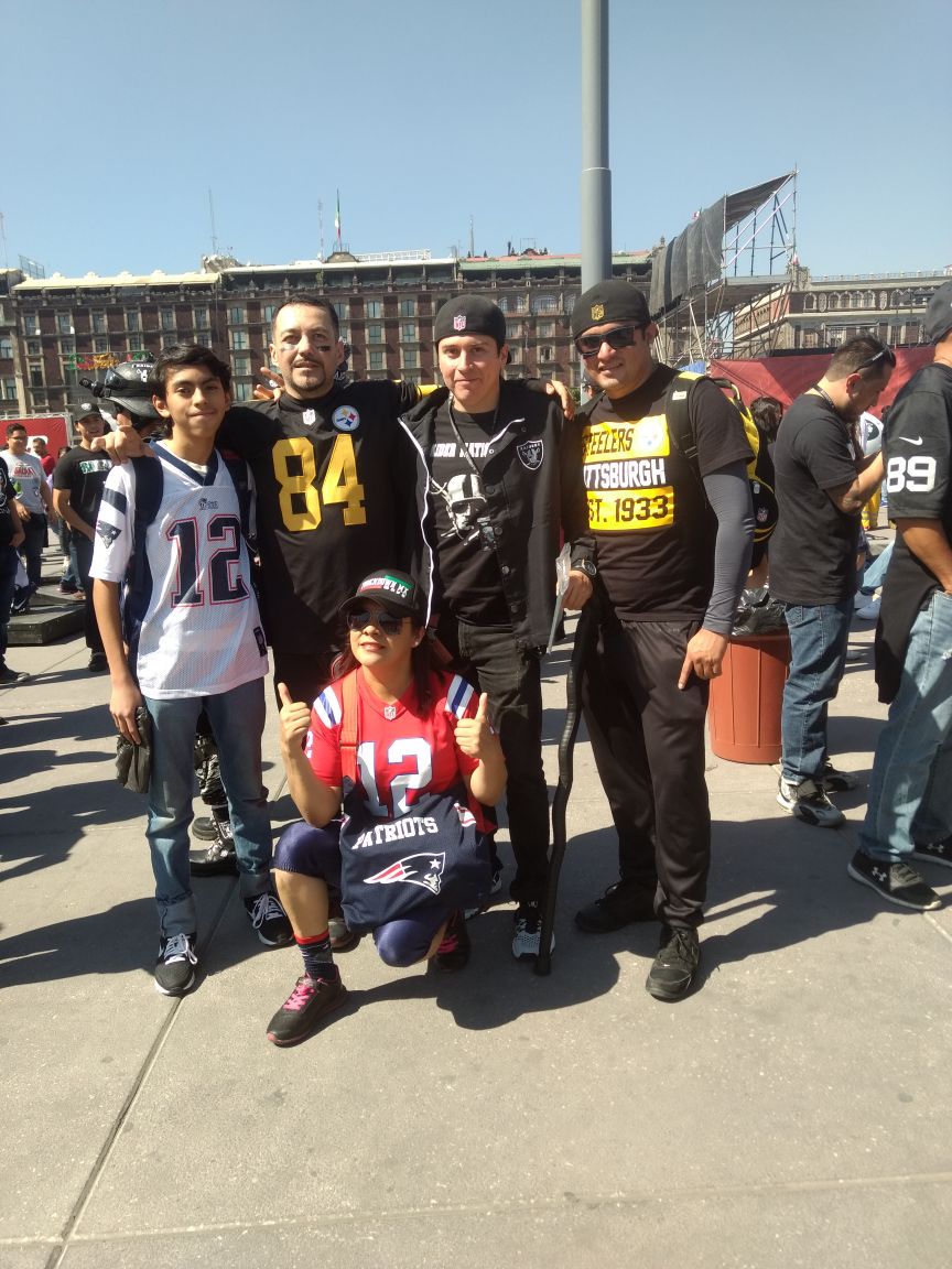 gabbie_viquez's tweet photo. #NFLFanFest ¡De verdad, nos divertimos como niños! #Felices #NFLMÉXICO 🏈💞😎 @Touchdwnmx @memesnfl_xtremo @PatriotGirlsMex @nflmx https://t.co/r7vh6EZari