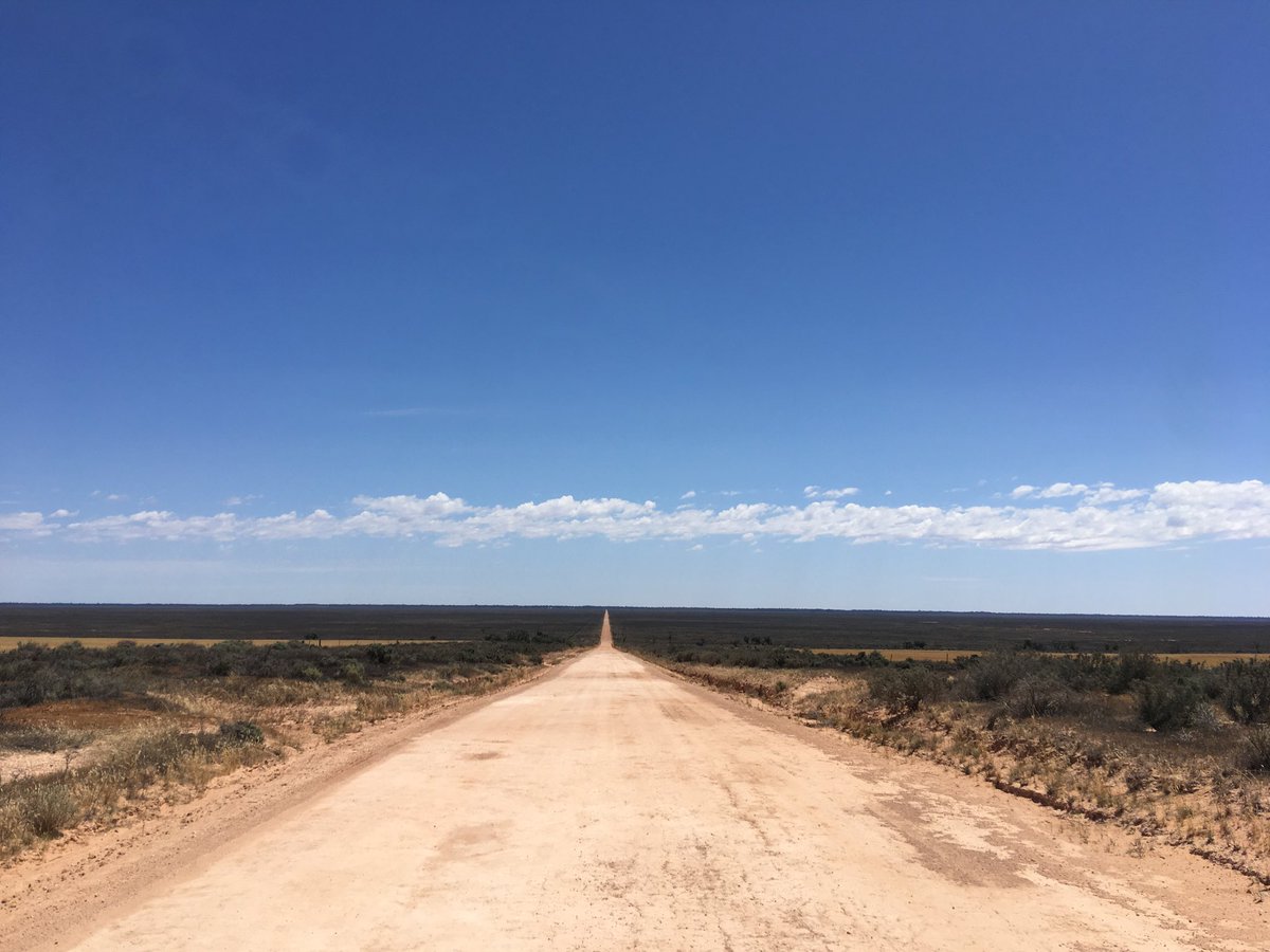 AmyLPrendergast's tweet photo. Returning for #fieldwork first time since my Honours 13 years ago. Love this landscape! #nedscorner #murraysunset https://t.co/YYugFwRxIy