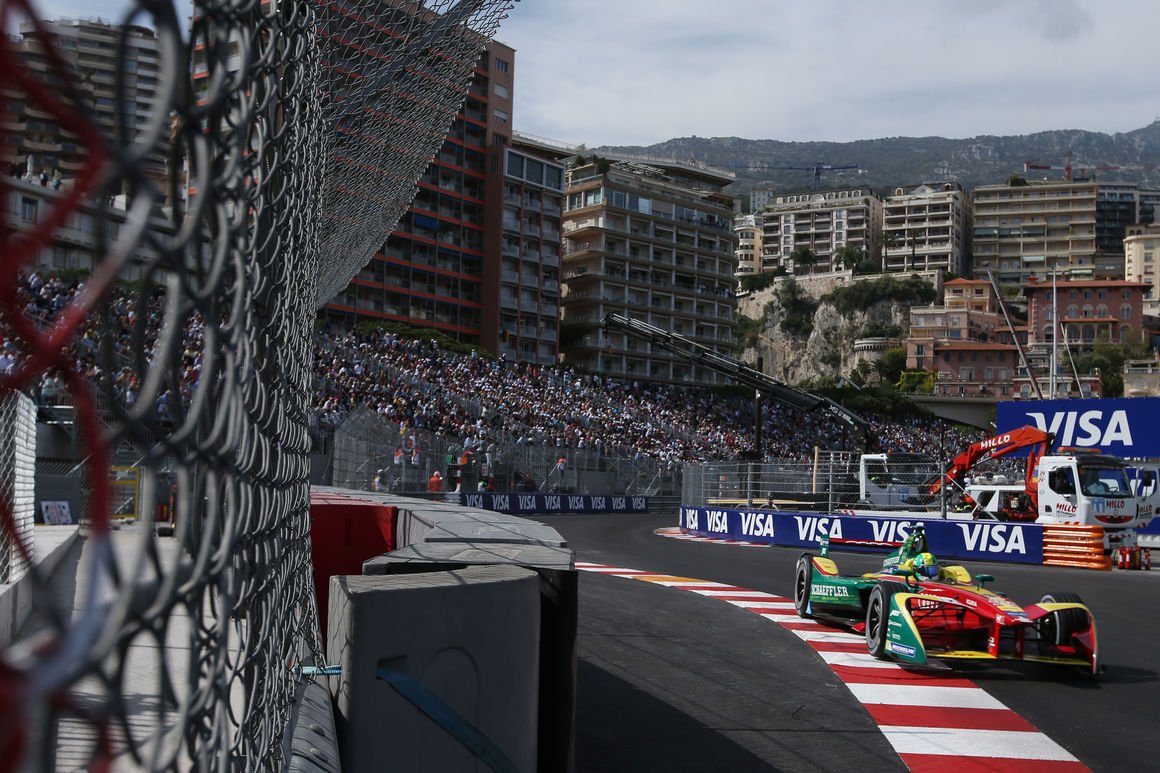 formulersimages's tweet photo. .@LucasdiGrassi durante el ePrix de Mónaco del 2017. #FormulersImages https://t.co/17ddjJdoBT