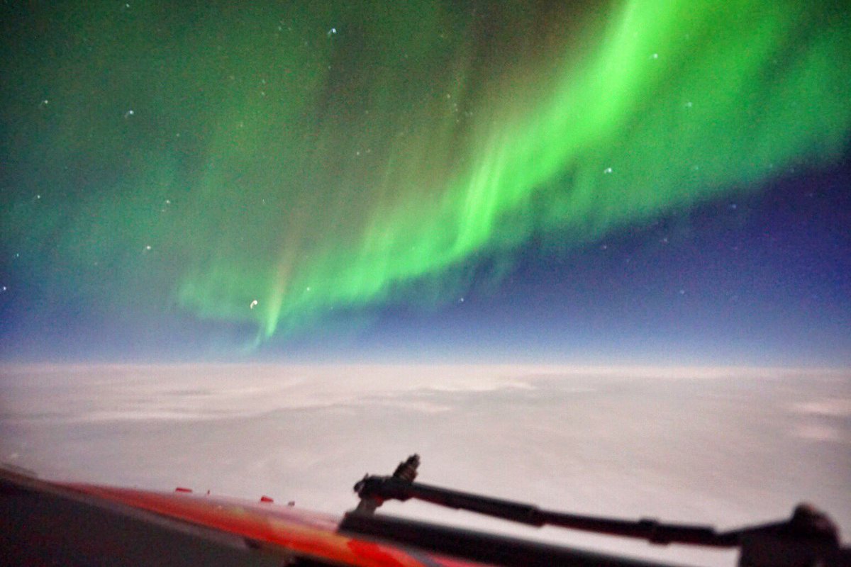Jonny_penn_'s tweet photo. Wow, my best display yet! #northernlights #auora #sky #aviation #pilotlife #greenland #flynorwegian https://t.co/ZJ0tGzATyg