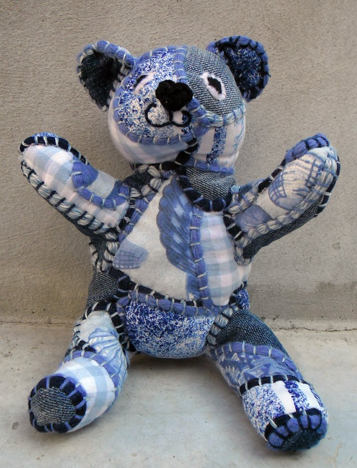 CdeMontardy's tweet photo. "Doudou pour la paix" disponible à l'atelier face cathédrale #Agde #peluches #hérault https://t.co/aaft48VGYx