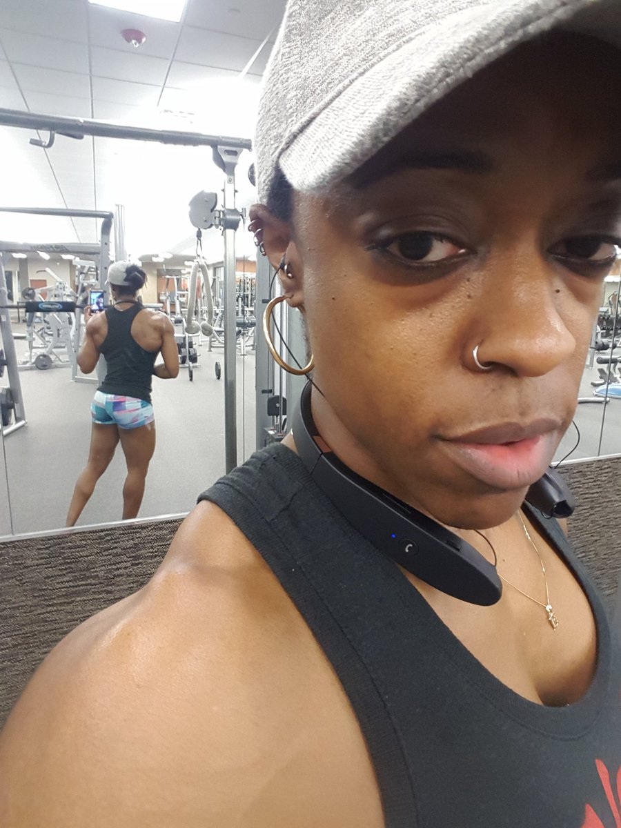 LadyMonarch's tweet photo. #thuglife #ladymonarch #girlswithmuscles #bodybuilding #girlsthatlift #onlinetraining #trainer#sickbacksyndrome #teamgaspari #classyyetsassy https://t.co/uFO4bgLfxd