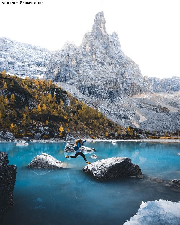 “Saltare il mondo e ascoltare, solo ascoltare, il suono intimo dell’acqua” #LagoDiSorapis #Unesco bit.ly/2xUU15j #VisitVeneto