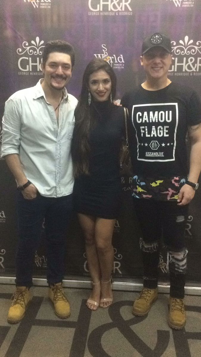 NataliaBisolloG's tweet photo. Ja falei que George Henrique e Rodrigo é o melhor show da vida? Meu 3° show e foi tão maravilhoso quanto os outros *-* #foimara https://t.co/oGj4deurh2