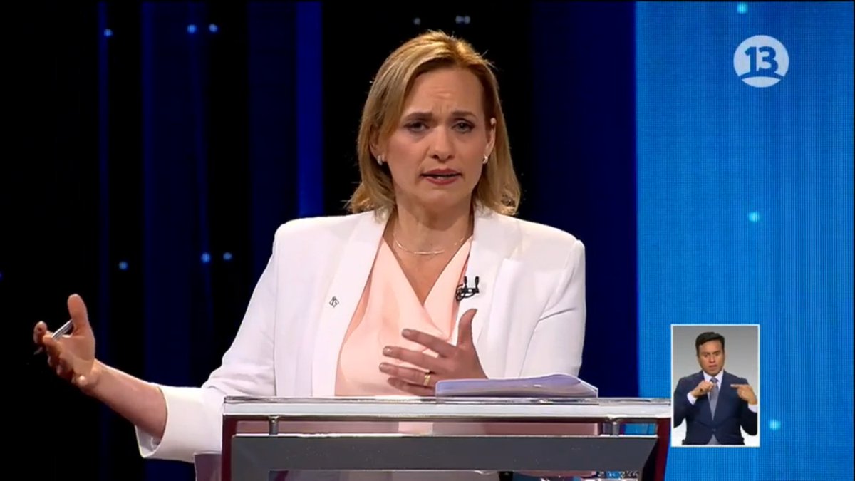 PDC_Chile's tweet photo. "Tengo las ganas, la fuerza y la experiencia. He sido gobierno y he sido oposición y siempre he apostado a construir en vez de destruir. Hoy somos una alternativa real, con las mejores propuestas y los mejores equipos, ahora depende de ti. @carolinagoic #Vota1 #DebateAnatel https://t.co/K94bvcQSf8