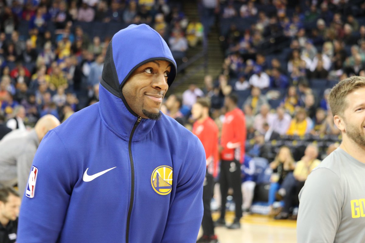 NBCSWarriors's tweet photo. Hoodie weather in the Bay 👌 https://t.co/ALUCgZBubz