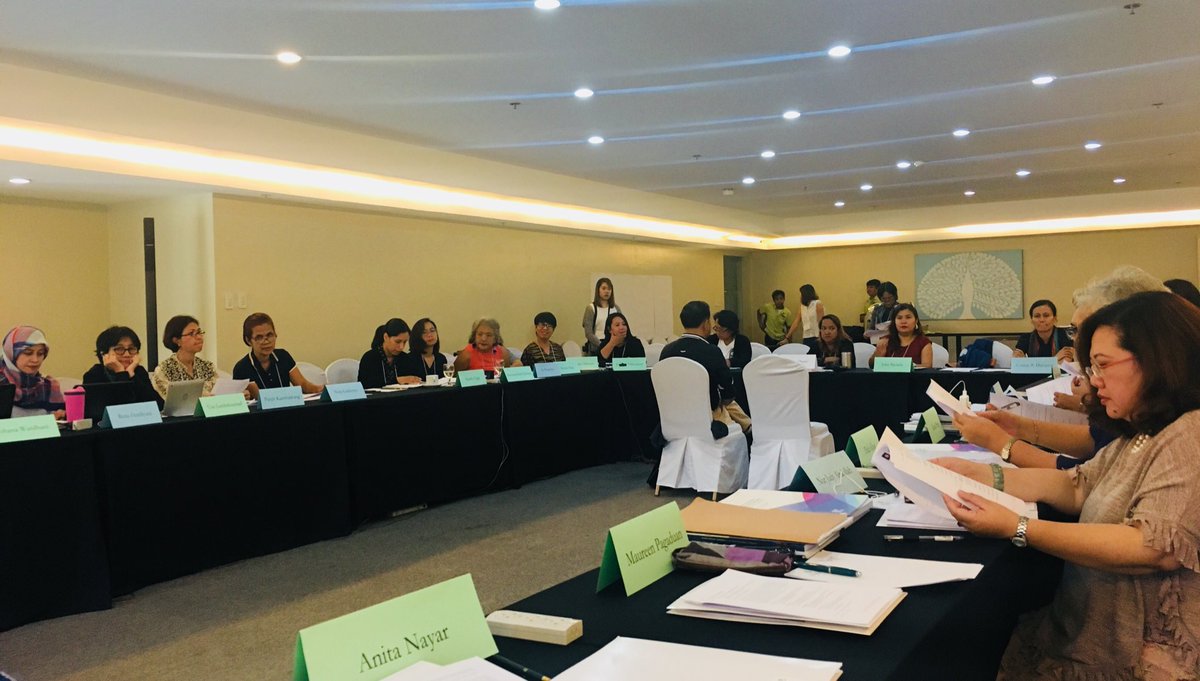 RegionsRefocus's tweet photo. Day 1 Regional Forum ahead of #ASEAN2017 outlining #intersectionality between women’s rights & economic policy in #ASEAN #structuraljustice https://t.co/clbahADgtY