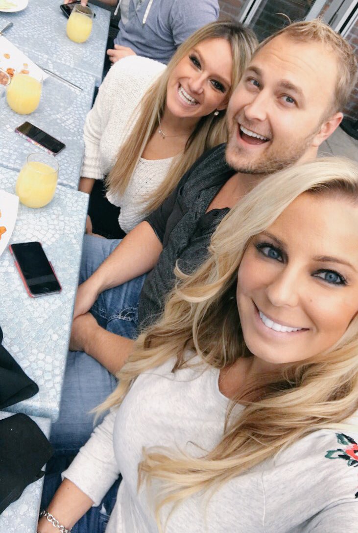 emilykpokora's tweet photo. Up all night at the hospital saving lives &amp; still made it to brunch my last day in town! #Minnesota #family❤️ #unionrooftop #bro #doctorlife https://t.co/4zazHBDM1B