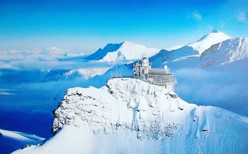 swissluxurytrip's tweet photo. Jungfraujoch is a notable saddle in the Bernese Alps, connecting the two four-thousander peaks Jungfrau and Mönch
@swissluxurytrip
#swiss #swissalps #swisstours #swisstrip #swissfun #swissleisure #swissbeauty #swissplaces #swissheaven #swisseurope #swissluxury #jungfraujoch https://t.co/H7vDrW0u0v