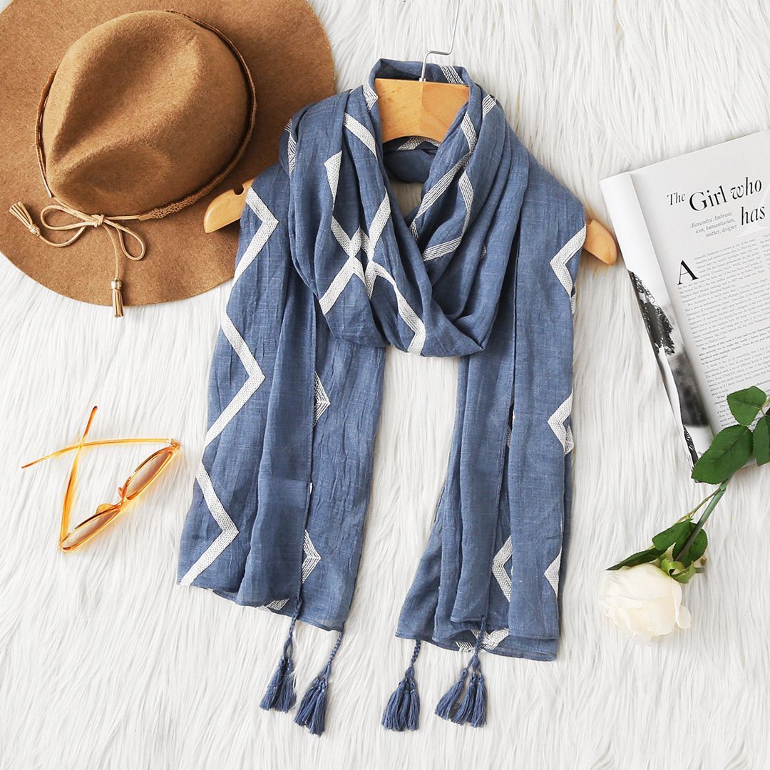 SHEIN_Official's tweet photo. ✨Scarves, it's showtime.🍃 #sheinfall17 #chillyfall #Tassel #casual
💞Get the scarf: https://t.co/8fvbWw0y6J https://t.co/EAvYePokMs