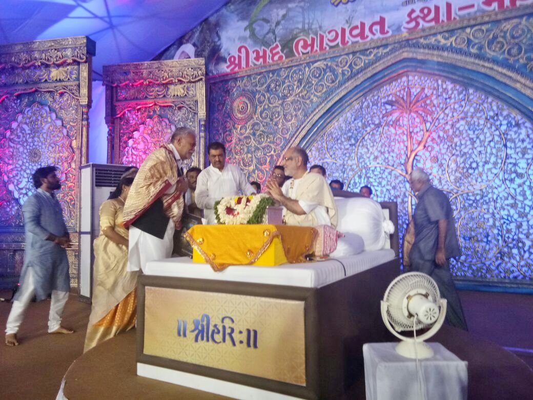 PRupala's tweet photo. घाटकोपर में भानुशाली समाज मुम्बई व भानु क्रांति सेना द्वारा आयोजित भागवत कथा प्रवचन में श्री रमेश भाई ओझा के मुखारबिम्ब से प्रवचन श्रवण किया https://t.co/IjBy0W5Y4a
