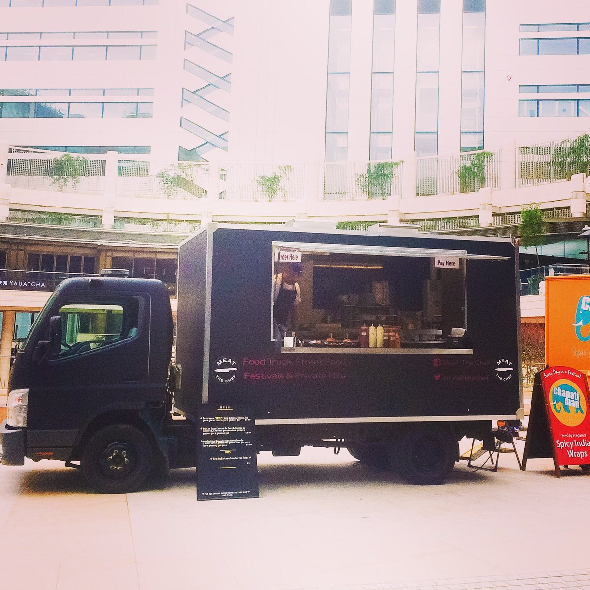 Meatthechef's tweet photo. Back where it all started this lunchtime @BroadgateLondon on the Circle with @StreetDots for your Fix of the Buttermilk Fried Chixs 💥🐓🚛💥 https://t.co/g4Hx7ZCtoj