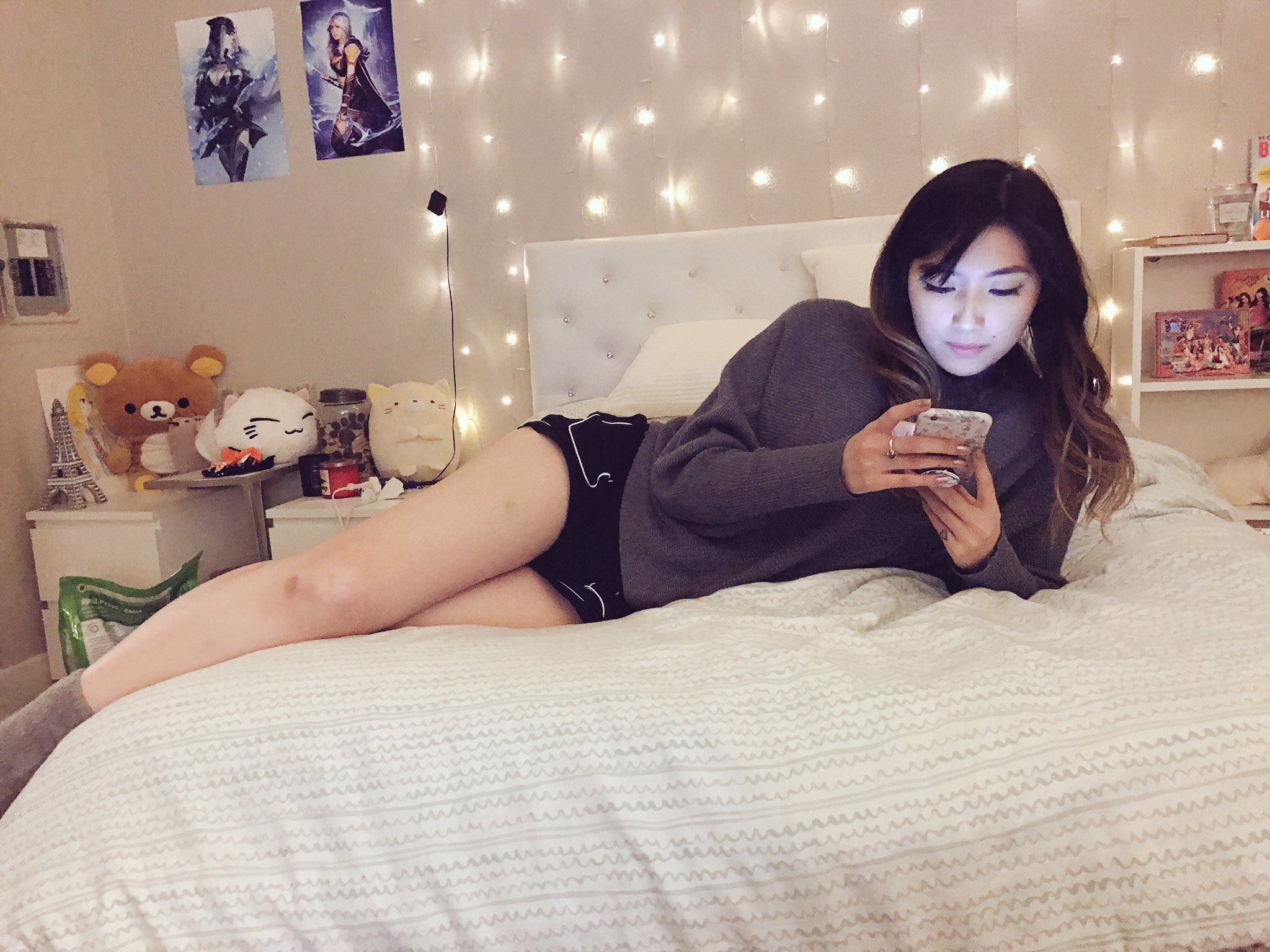 “@xChocoBars you are so beautiful my lovely roommate ☺️ *sneak pic*” .