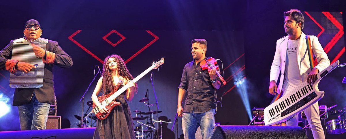 iambalabhaskar's tweet photo. From cochin show😊 https://t.co/xPYAFc7aMb
