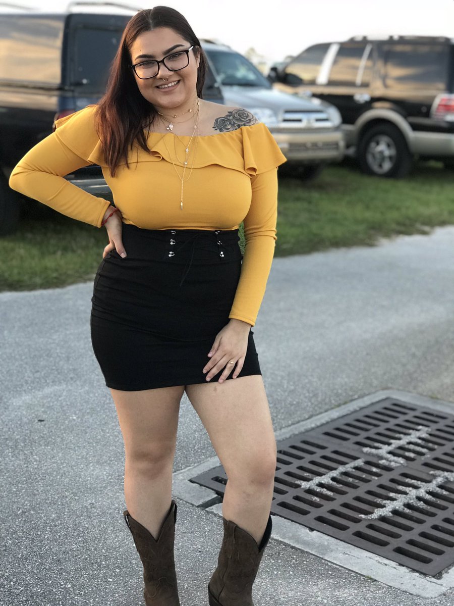 xxmiche_'s tweet photo. 👢💛 https://t.co/JOQfzfCfAf