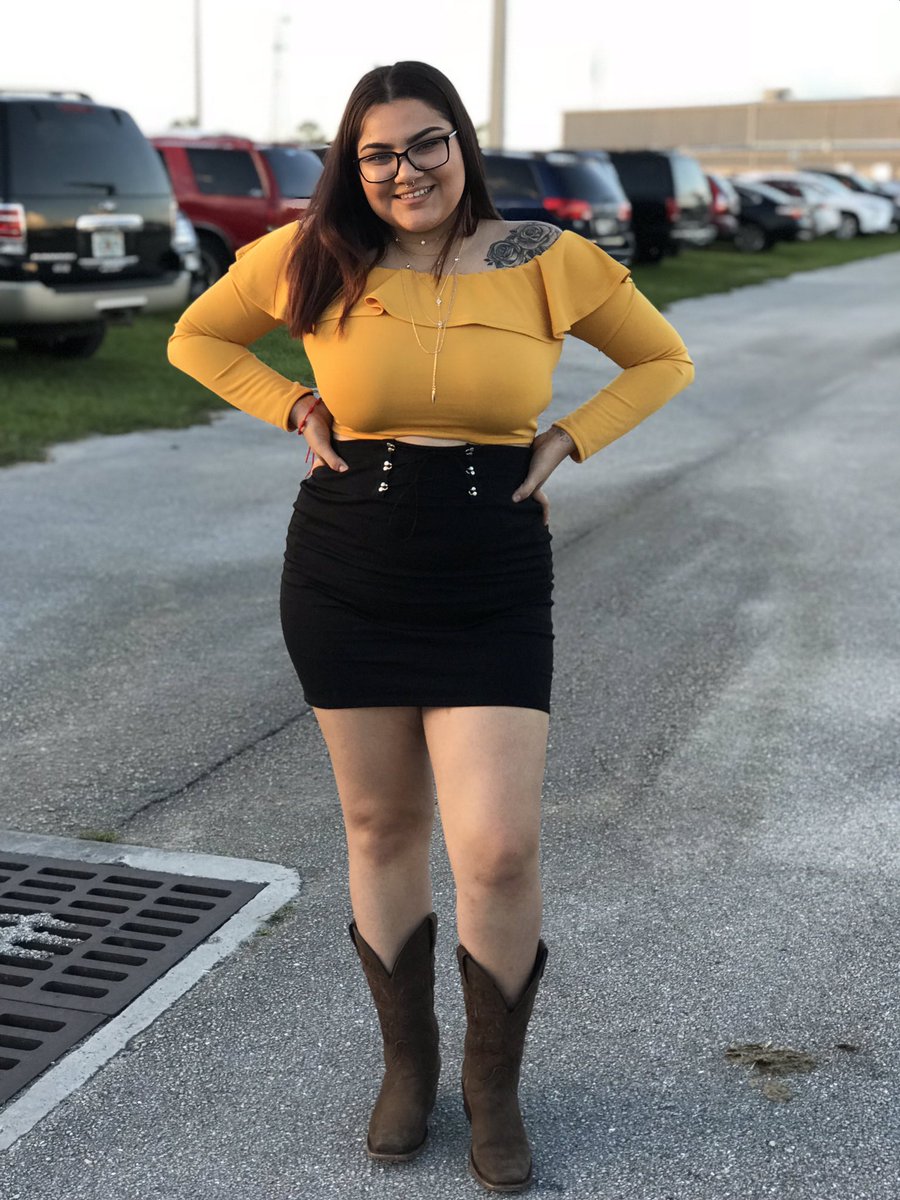 xxmiche_'s tweet photo. 👢💛 https://t.co/JOQfzfCfAf