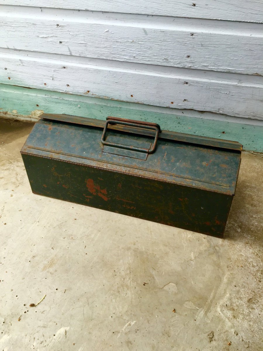 TBDSD19's tweet photo. Vintage Tool Box; Pioneer Steel Co Green Metal Cantilever Tool B… https://t.co/QddCI8hlOh #Speckadoos #RusticToolBox https://t.co/2njMI4eoHL