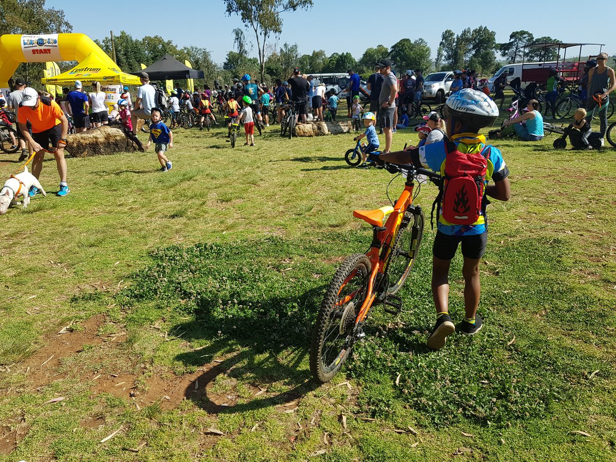 Lerato - #SkirtGirlHiker tweet media