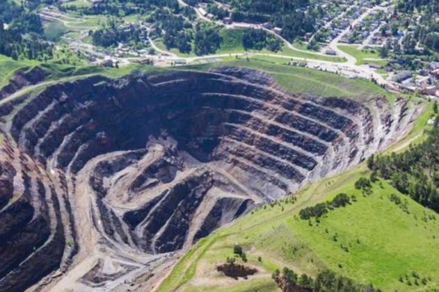BusinessMirror's tweet photo. Groups protest MICC ‘reversal’ of Lopez’s open-pit mining ban | via @jonlmayuga - https://t.co/j1GtUyyfhw https://t.co/mhsMzdN4Fu