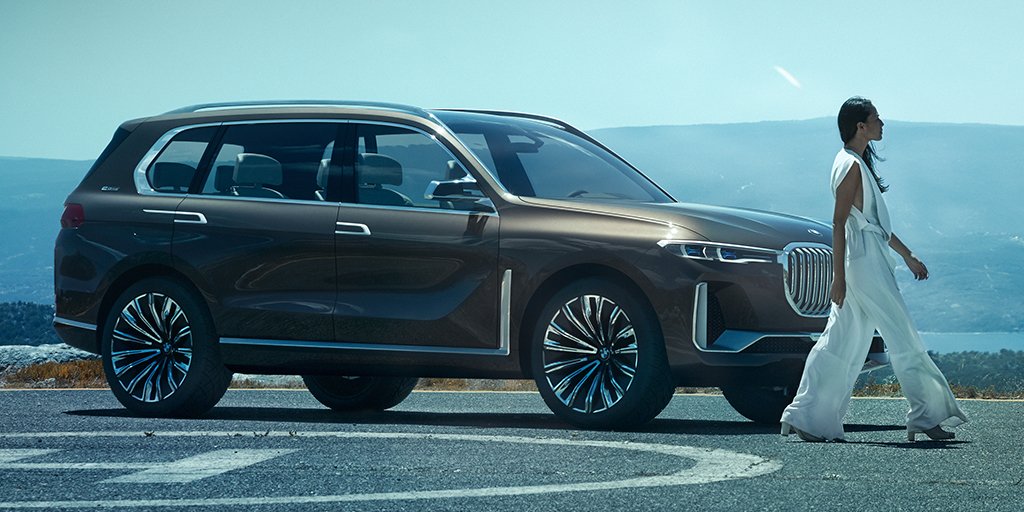 BMW_SA's tweet image. The exterior of the #BMW Concept #X7 iPerformance projects its exclusive experience to the outside world. bit.ly/2wThrXm