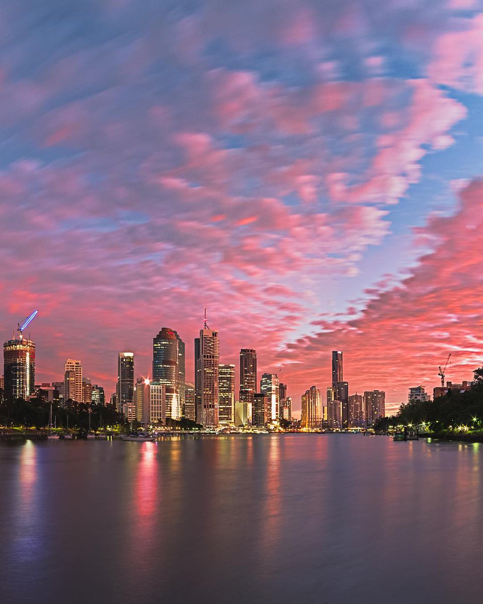 visitbrisbane's tweet photo. As a storm rolls in, let's remember how beautiful pastel summer sunsets are (It's only technically spring) ☀️ 📸: @benny_lamera https://t.co/MFRIvwkqjb