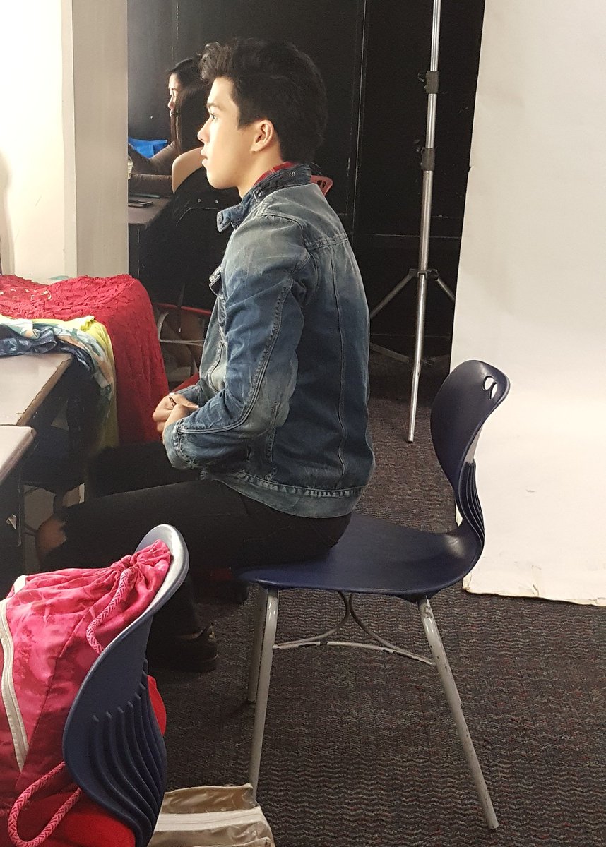 _rjdo's tweet photo. Yung packup ka na pero di ka muna uuwi kasi sabay kayo. 😁 #ElNella https://t.co/S7clkFvVdg