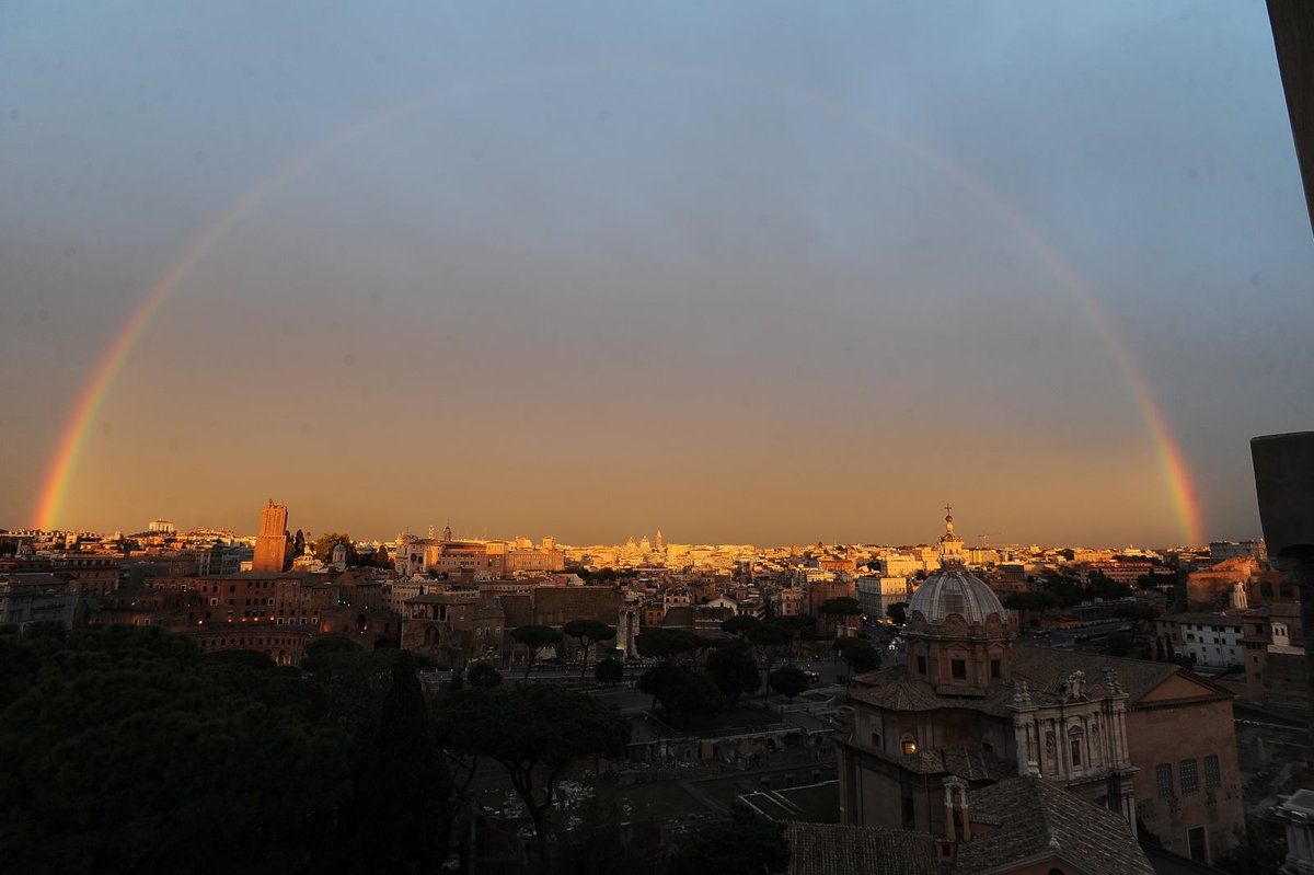 Roma tweet picture