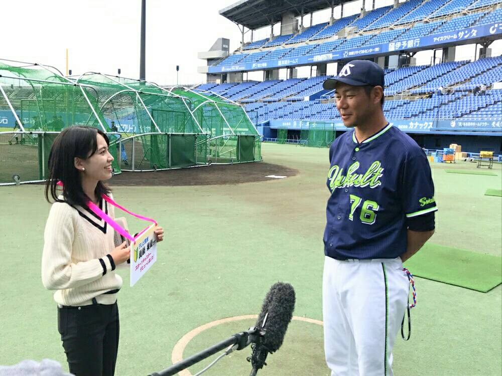 松山キャンプ】練習終了後に松山出身の宮出コーチと鵜久森選手が取材を